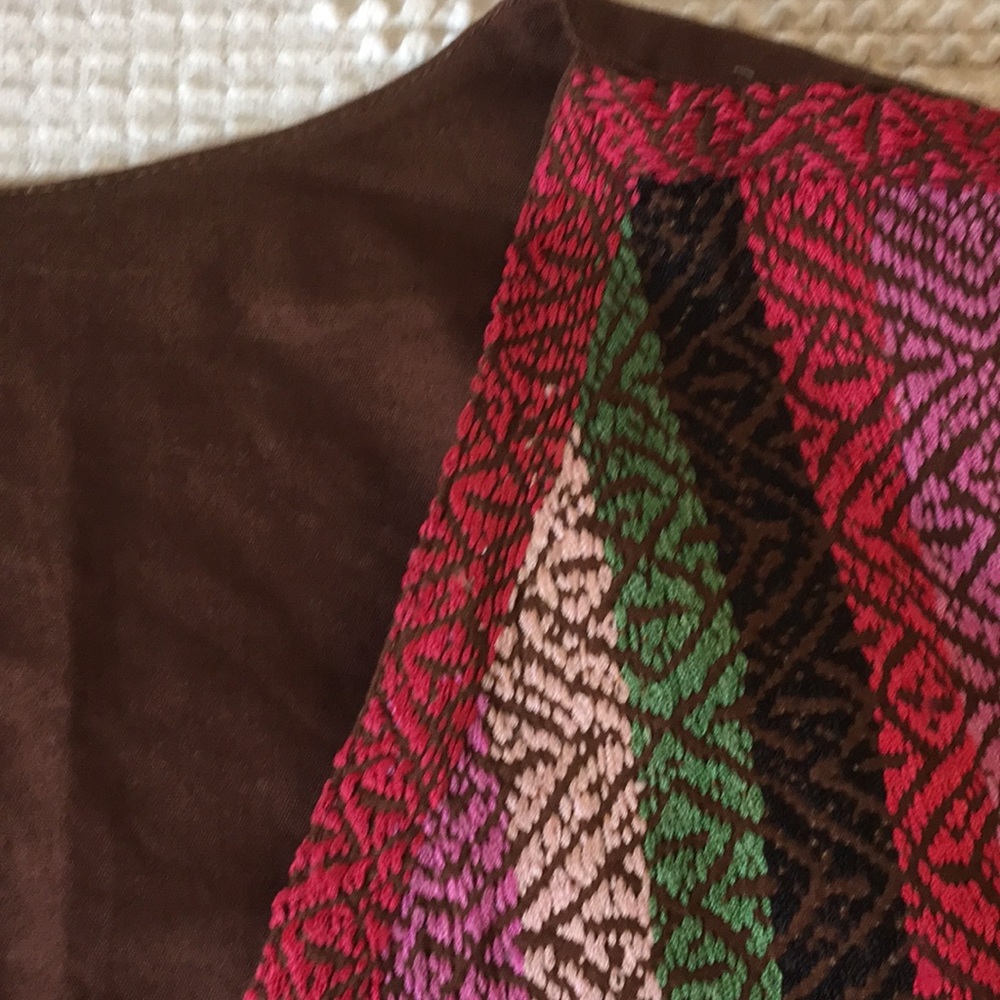 Embroidered vest - Picture 3 of 7